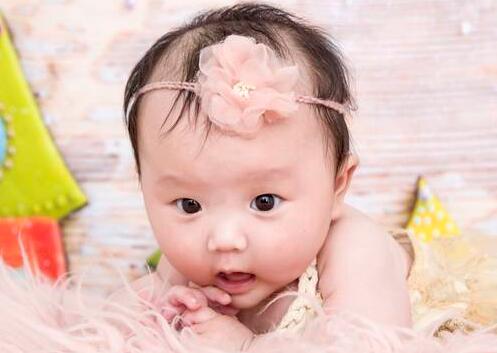 2023女?huà)雰荷桨俗执蠹拿? /></a>2023年就要到來(lái)了。這一年出生的女?huà)雰海鹨粋€(gè)好名字,十分重要,因而受到家長(zhǎng)朋友的普遍重視。如何給女?huà)雰浩鹨粋€(gè)好名字,可以有幾種方法,其中引用生辰八字吉祥知識(shí),就是一個(gè)好辦法。每一個(gè)人的生辰八字都不...</div>
<span id="ctl00_ContentPlaceHolder1_subjectList_dgNews_ctl08_Label1" style="color:Green;font-size:10pt;">2022/8/19 15:33:49</span>
<div style="height:5px; font-size:5px"> </div>
<hr width="99%" style="text-align:center; border-style:dotted; border-width:0px; height:1px;" />
<div style="height:5px; font-size:5px"> </div>
</div>
</td>
</tr><tr style="border-width:0px;">
<td valign="top">
<div style="padding-left:3px; padding-right:3px;line-height:180%">
<h3 style="padding:0px;margin:0px;display:inline;"><a id="ctl00_ContentPlaceHolder1_subjectList_dgNews_ctl09_HyperLink1" class="headline" href="/subject/tu/s.aspx?newsid=15121" target="_blank">男嬰兒寶寶兔年起名禁忌</a></h3>
<span style="color:Red;font-size:8pt;"></span>
<br />
<div style="padding-top:1px; width:95%; padding-left:8px; line-height:180%;color:#2f2f2f;font-size:14px;" ><a href=