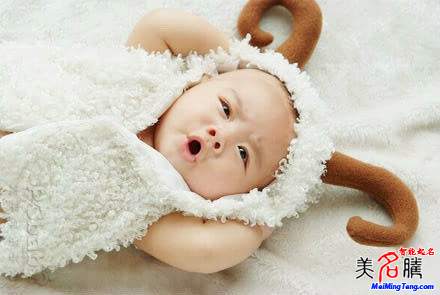 2015最新好聽的羊?qū)殞毭执笕? /></a>    2015年是金羊年，2015最新好聽的羊?qū)殞毭执笕珵槟扑]最新好聽的羊?qū)殞毭?，供您為寶寶起名參考?nbsp;   峻肇    ...</div>
							        <div style="height:5px; font-size:5px"></div>
							        <hr width="99%" style="text-align:center; border-style:dotted; border-width:0px; height:1px;" />
							        <div style="height:5px; font-size:5px"></div>
							    </div>
						        </td>
	</tr><tr style="border-width:0px;">
		<td valign="top">
						        <div style="padding-left:3px; padding-right:3px;line-height:180%">
							         <h3 style="padding:0px;margin:0px;display:inline;"><a id="ctl00_ContentPlaceHolder1_ShowMore1_dgNews_ctl04_HyperLink1" class="headline" href="/yang/s.aspx?newsid=4019" target="_blank">2015羊?qū)殞毱鹈?五行為土的起名用字</a></h3>
							         <span id="ctl00_ContentPlaceHolder1_ShowMore1_dgNews_ctl04_Label1" style="color:Green;font-size:10pt;">2015/5/26 13:15:18</span>
							          <span style="color:Red;font-size:8pt;"></span>
							        <br />
							        <div style="padding-top:1px; width:95%; padding-left:8px; line-height:180%;color:#2f2f2f;font-size:14px;" ><a href=